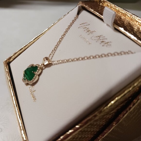 Four Leaf Clover Necklace - Picture 3 of 3